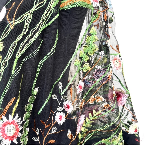 Kimono, botanical embroidery, beautiful detail. One size, new with tag. - Picture 3 of 12